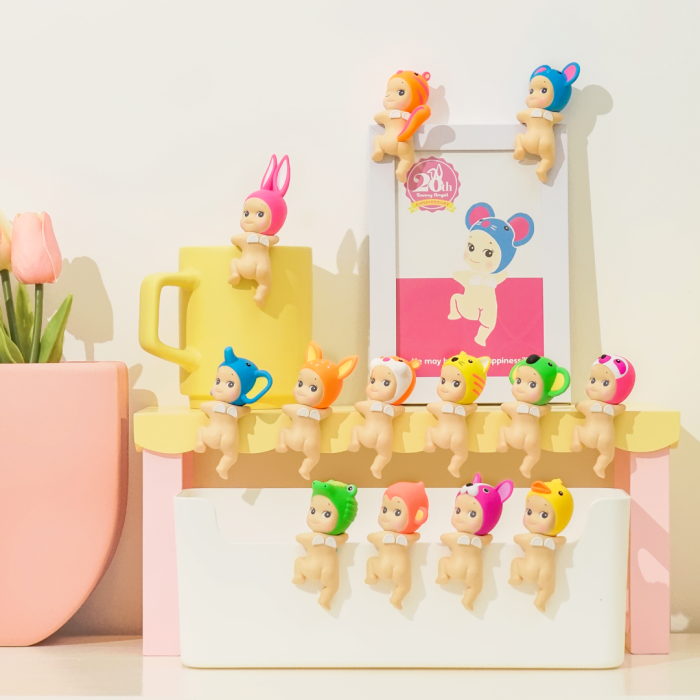 Sonny Angel - Looking back