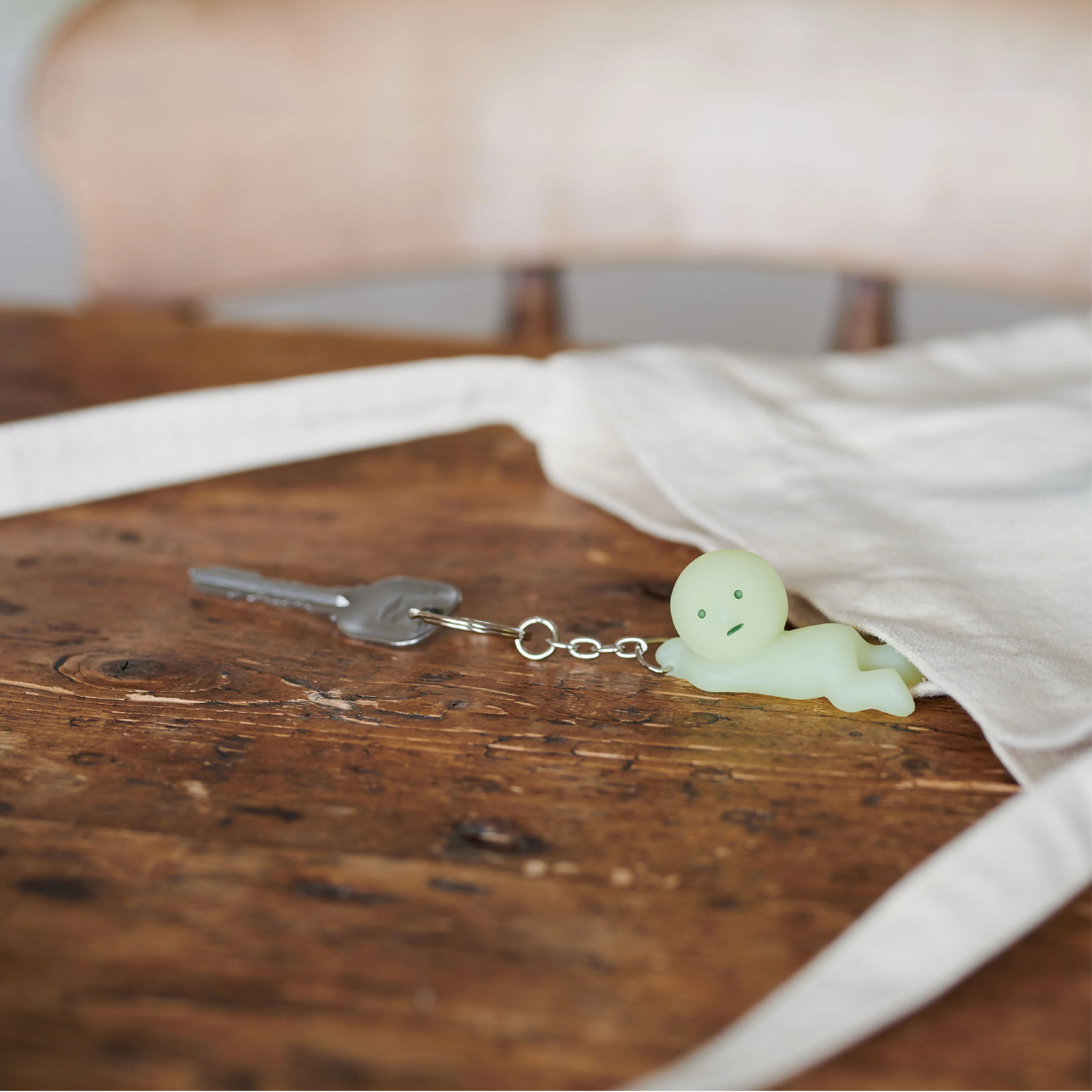 Smiski - Porte-clé Grabbing